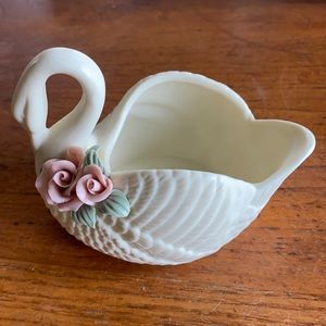 1998 Hermitage Pottery ivory Jade Swan Holder